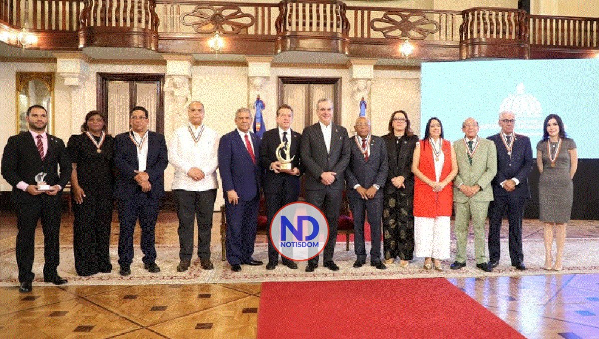 Abinader exhorta a los servidores públicos trabajar en aras calidad