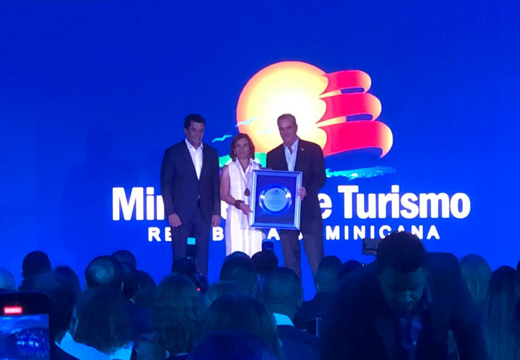 ABINADER Y COLLADO 20 Inicia cuenta regresiva para llegar a 10 MM de turistas; Abinader resalta beneficios a familias