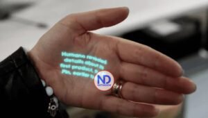 Exejecutivos de Apple lanzan pin con IA que graba y llama por teléfono