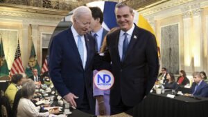 Abinader regresa esta noche tras asistir a cumbre APEP en la Casa Blanca