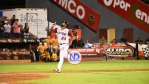 Carlos Peguero conectó jonrón 40 y empató con Víctor Díaz