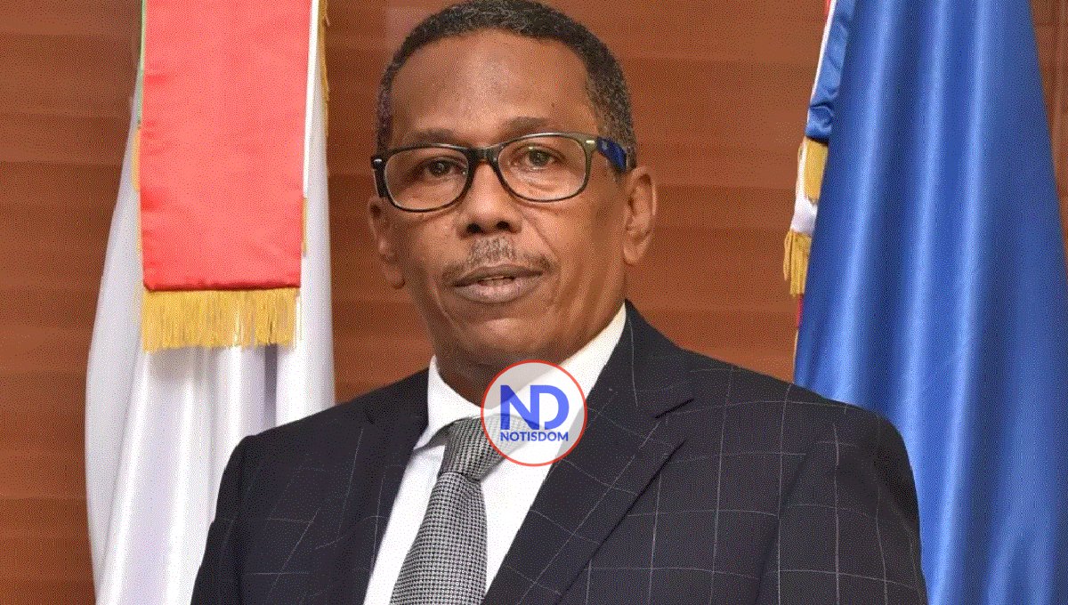 Director de Comedores Económicos asegura cancelaciones por alterar documentos de la Contraloría