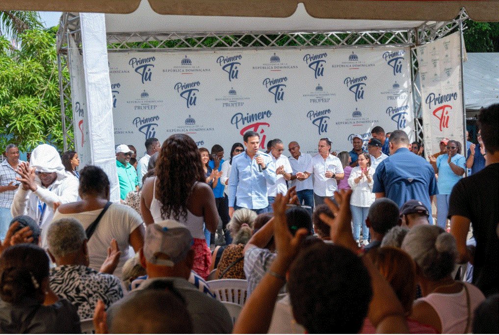 ROBERTICO SALCEDO 8 Roberto Ángel afirma que el combate a la pobreza por Luis Abinader es permanente