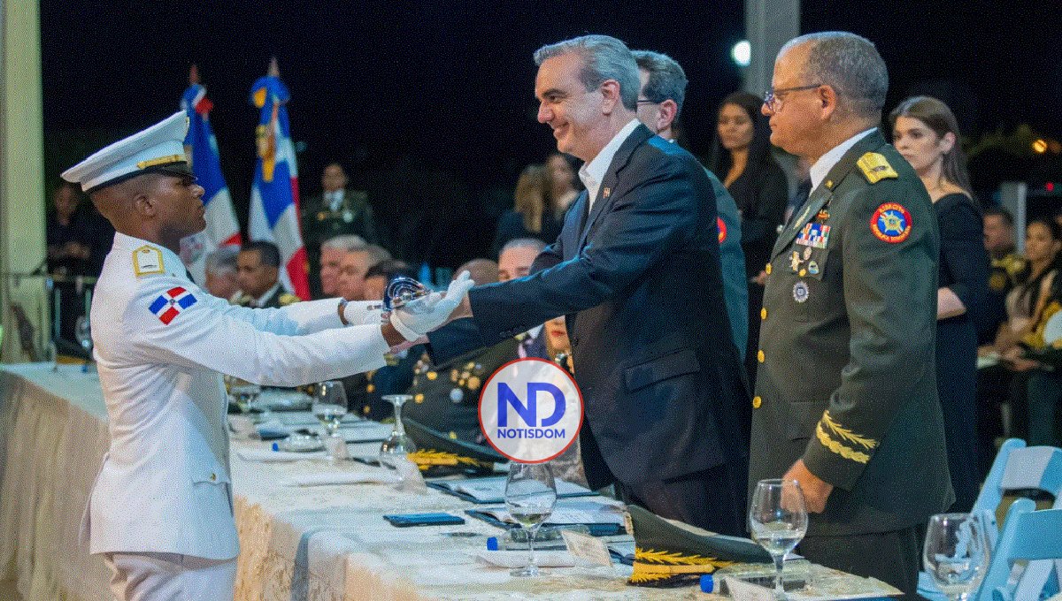Abinader encabeza graduación de cadetes de la Academia Militar Batalla de Las Carreras 2 Abinader encabeza graduación de cadetes de la Academia Militar Batalla de Las Carreras
