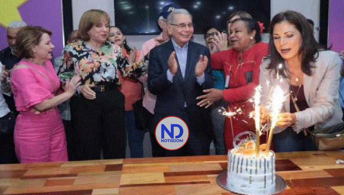 Dirigentes del PLD sorprenden a Danilo y le celebran cumpleaños