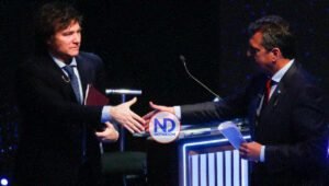 Massa y Milei confrontan sus modelos de Argentina en debate