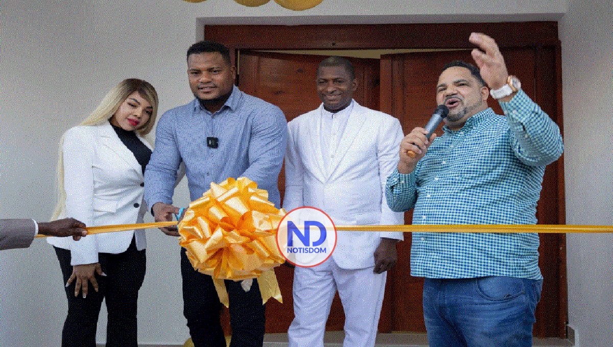 Framber Valdez construye una iglesia en su pueblo natal, Palenque