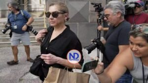 Es dominicana la esposa del exembajador de EE.UU. acusado de traición