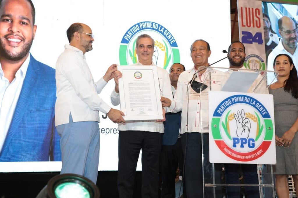 Luis Abinader junto a Antonio Marte Partido Primero la Gente proclama a Abinader como su candidato presidencial