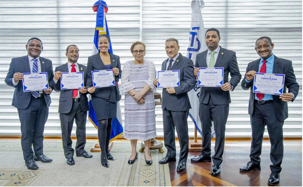 Procuradora juramenta nuevos miembros del consejo superior y académico del MP 4 MIRIAM GERMAN 32 Procuradora juramenta nuevos miembros del consejo superior y académico del MP