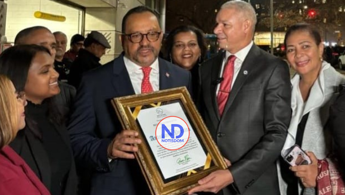 La fundación Ser Latino reconoce a Antoliano Peralta, Consutor Jurídico del Poder Ejecutivo