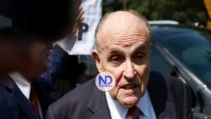 Condenan Rudy Giuliani a pagar 135 millones a dos funcionarias