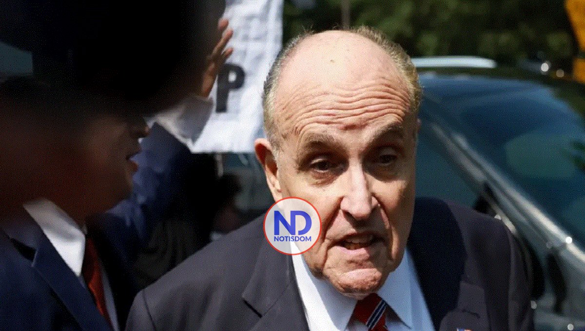 Condenan Rudy Giuliani a pagar 135 millones a dos funcionarias