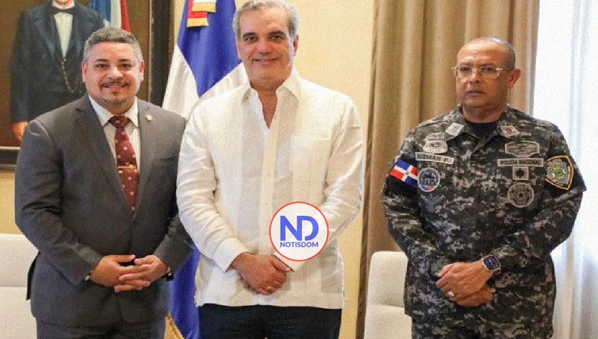 Presidente recibe en el Palacio al Comisionado de Policía de NY