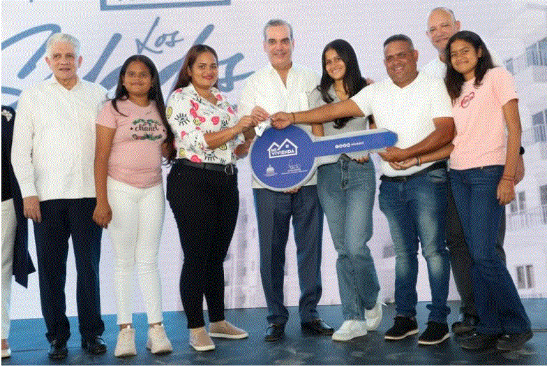 abinader 808 Presidente Abinader entrega 404 nuevos apartamentos en Santiago