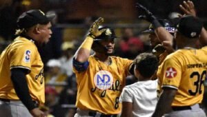 Aguilas y Leones dividen honores; Estrellas ponen en peligro al Licey
