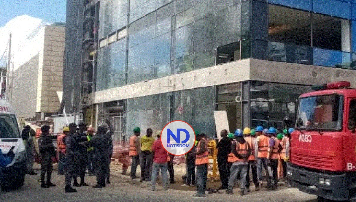 Un muerto, 4 heridos al caer de andamio en una construcción SD