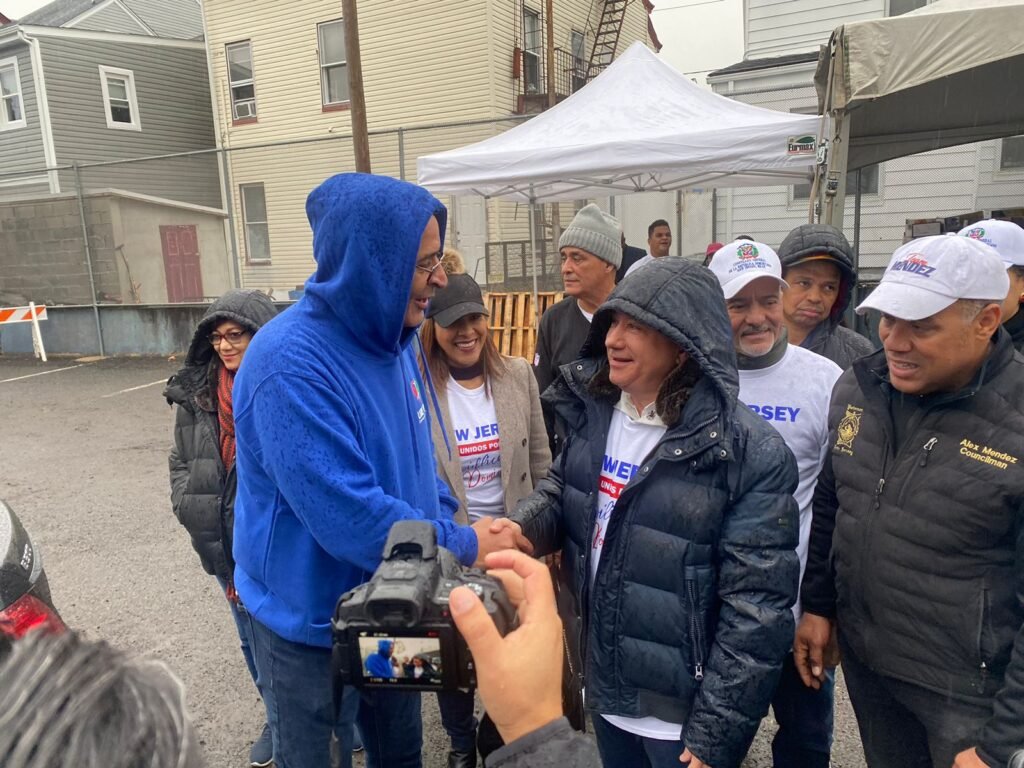 antonio taveras 8 Antonio Taveras viaja a NJ en busca de ayuda para los afectados por las lluvias en la provincia SD