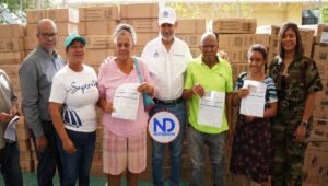 Inabie y Supérate entregan enseres del hogar a afectados por lluvias en SDO