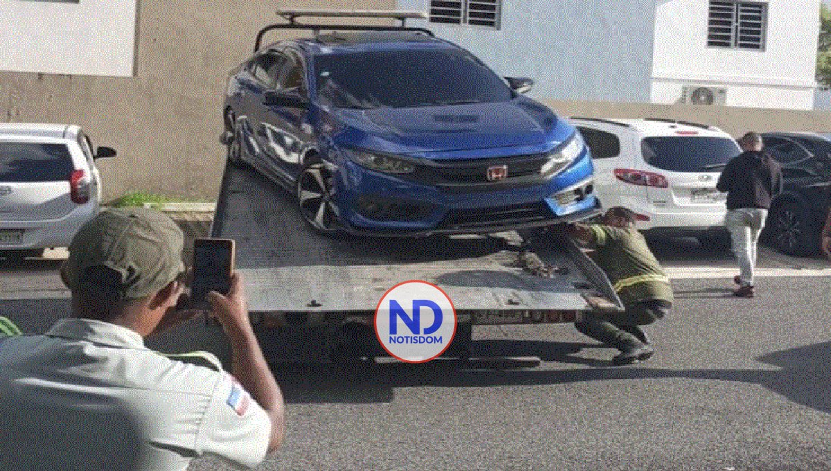 DIGESETT localiza y remolca vehículo obstruyó paso de ambulancia