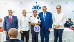 Interior y Policía entrega seguro de salud máximo a los bomberos