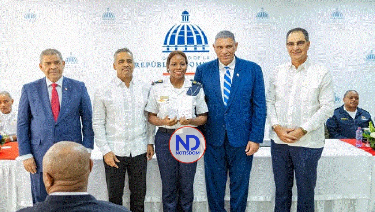 Interior y Policía entrega seguro de salud máximo a los bomberos