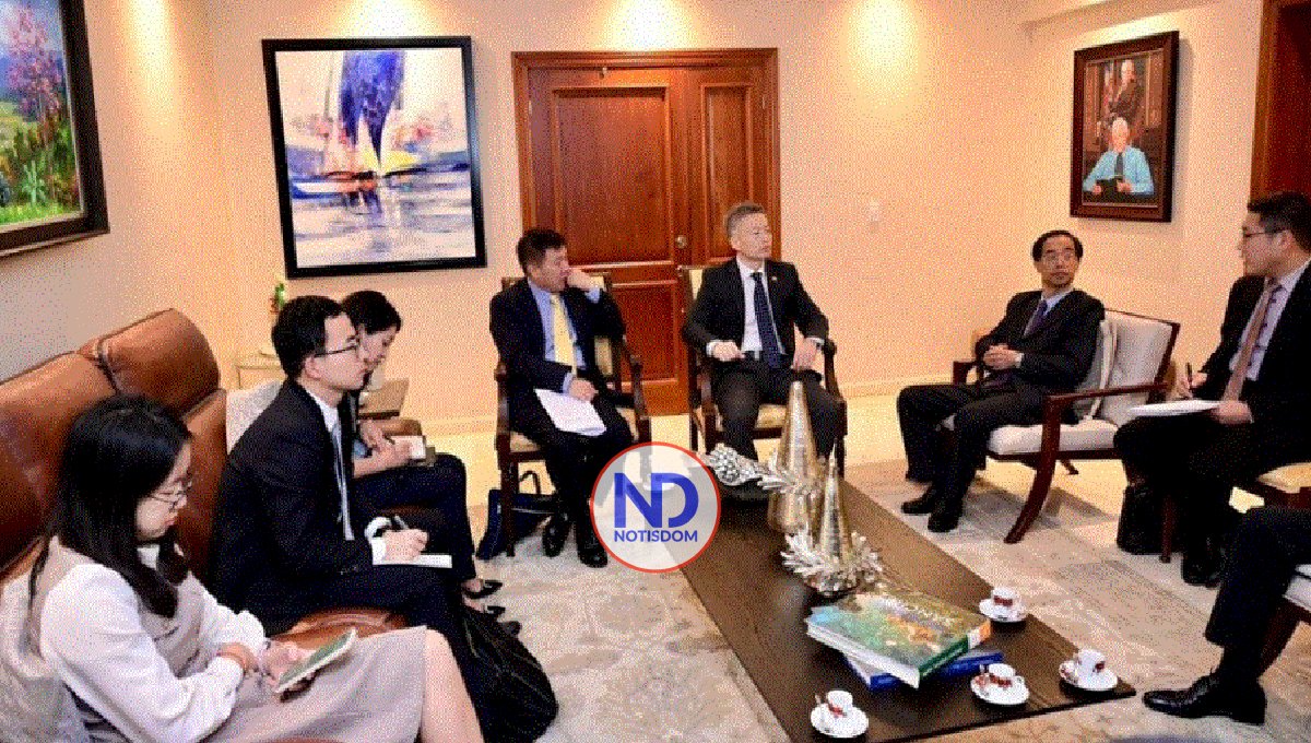 Danilo recibe delegación de China por aniversario relaciones con RD