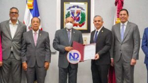 INESPRE entrega el título de propiedad del edificio del Tribunal Constitucional