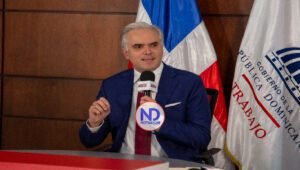 Ministro De Camps asegura es preocupación del Gobierno crear acceso al primer empleo