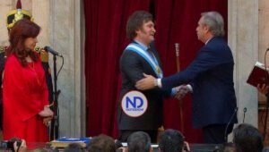 Javier Milei jura su cargo como presidente del país