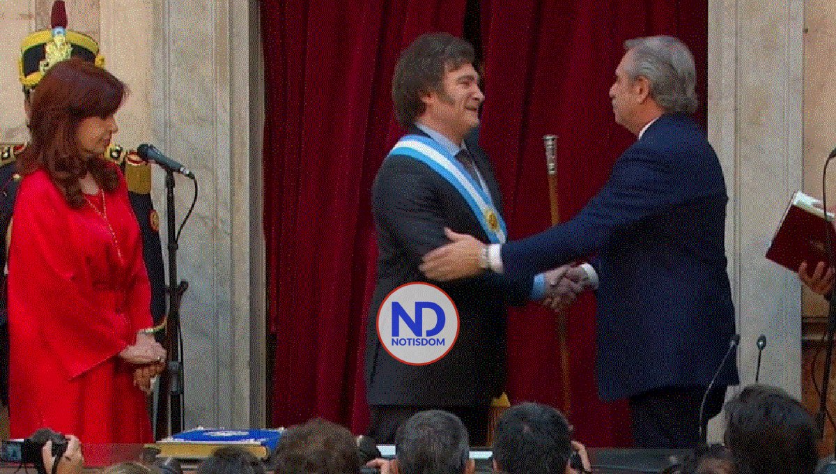 Javier Milei jura su cargo como presidente del país