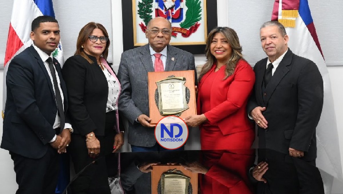 Seccional Abogados DN reconoce trayectoria de Milton Ray Guevara