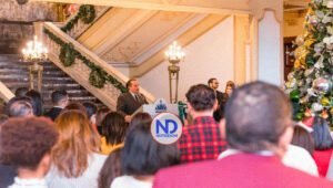 Encienden árbol navideño y abren jardines del Palacio Nacional RD