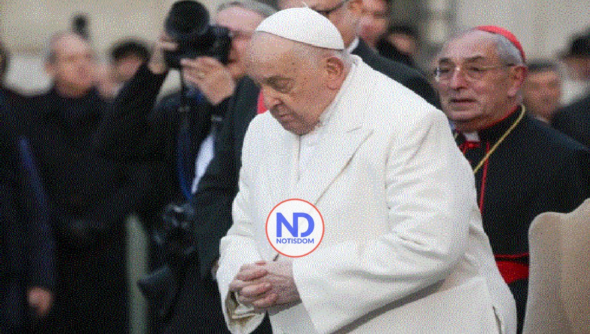 Cirujano que operó dos veces al papa es investigado por falsificación