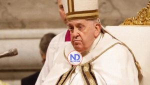 El papa celebra la misa del gallo con el «corazón» en Belén, donde rugen las armas