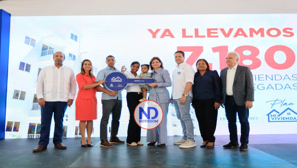 Vicepresidenta y Carlos Bonilla entregan obras, títulos de propiedad y bonos «Saldo Mi Hogar» en SDE