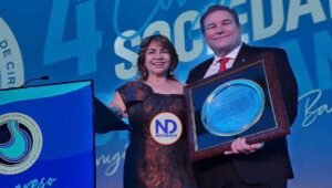 Reconocen la trayectoria del doctor Ricardo Domingo Mateo