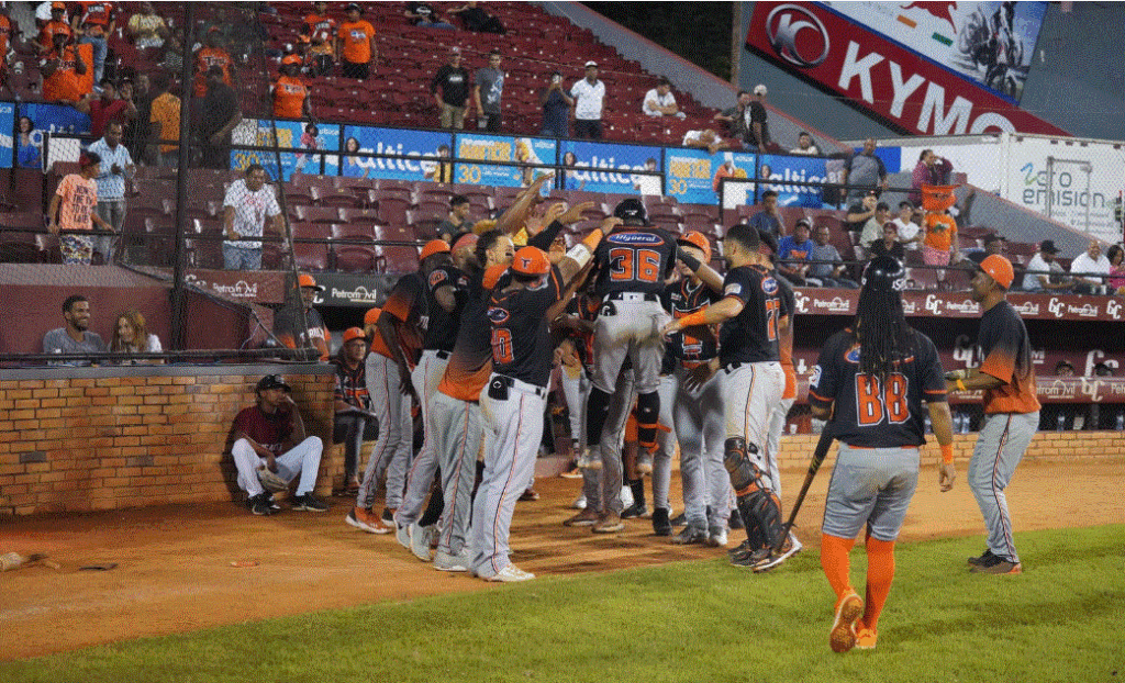 toros y gigantes 1 Simón truena y Toros dividen doble cartelera con Gigantes
