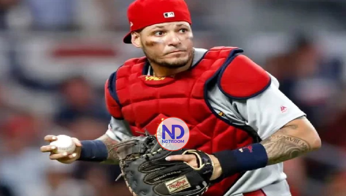 Yadier Molina trabajará como asistente especial para los Cardenales