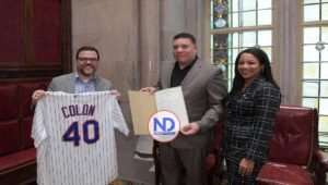 Lanzador Bartolo Colon es homenajeado en el Senado de NY