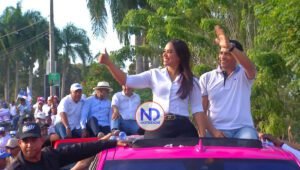 Betty Gerónimo afirma alcalde Carlos Guzmán se olvidó de los barrios de SDN