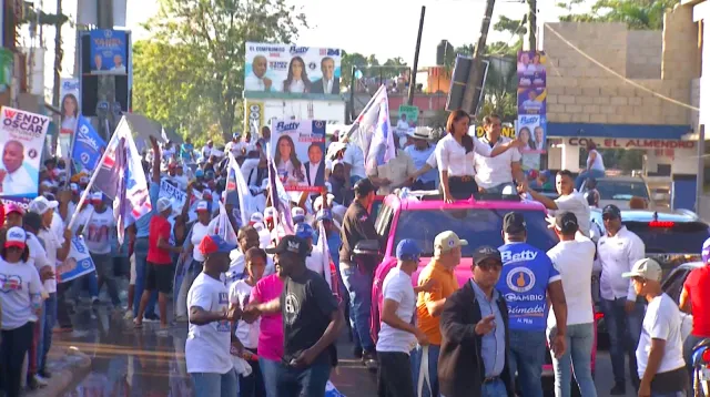 Betty Geronimo 2 Betty Gerónimo afirma alcalde Carlos Guzmán se olvidó de los barrios de SDN