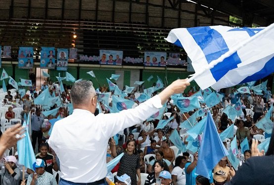 CARLOS PENA 3 Carlos Peña promete hacer un gobierno patriótico; apoya Israel