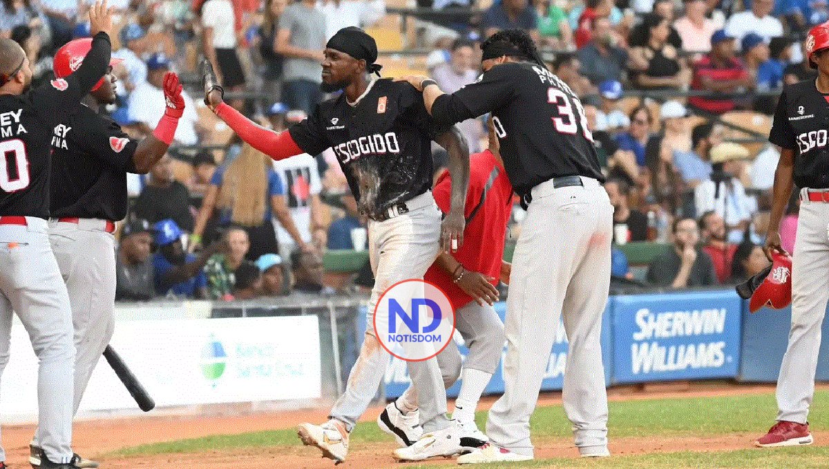 Escogido se acerca al segundo lugar con victoria a palos sobre Licey