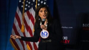 Nikki Haley acusa comité de favorecer a Trump en primarias