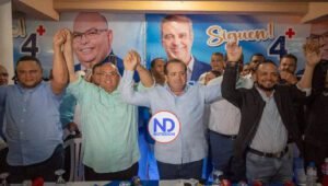 PRM juramenta exprecandidatos alcaldes del PLD y la FP en Esperanza