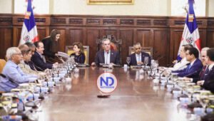 Presidente Abinader encabeza consejo de ministros y directores