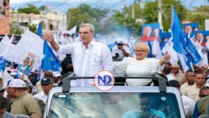 Abinader encabeza caravana con candidatos municipales del PRM en San Juan de la Maguana