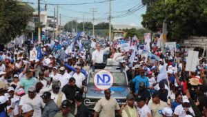 Abinader encabeza caravana en Barahona junto a candidatos municipales