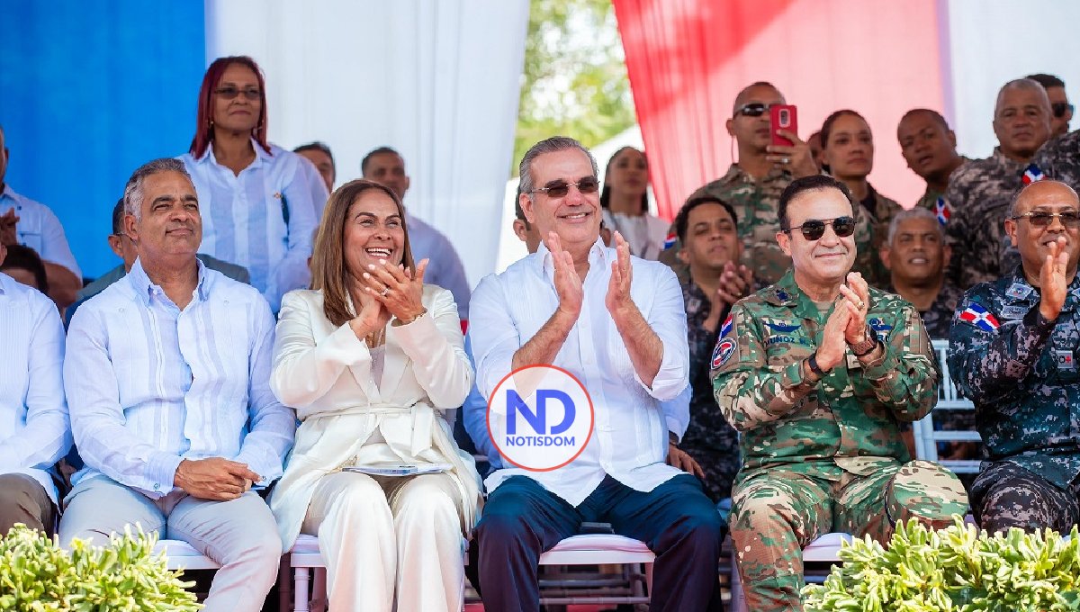 Abinader encabeza desfile cívico militar por 211 natalicio de Duarte
